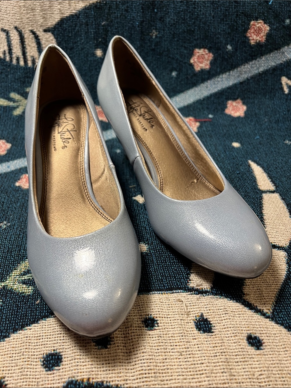 Pale Blue Rounded-Toe pumps size 8.5